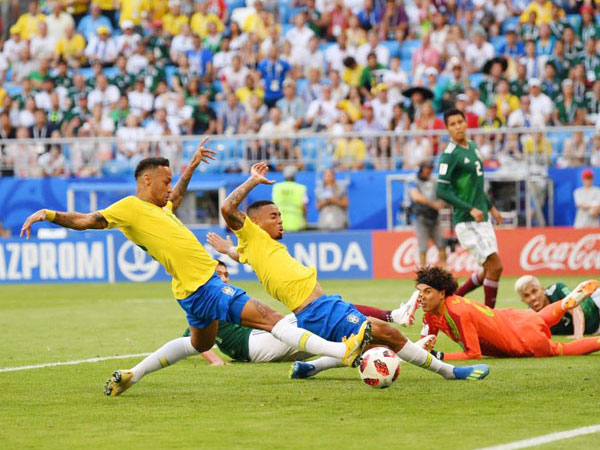 Neymar nổi đóa vì thói lèm bèm của cầu thủ Mexico