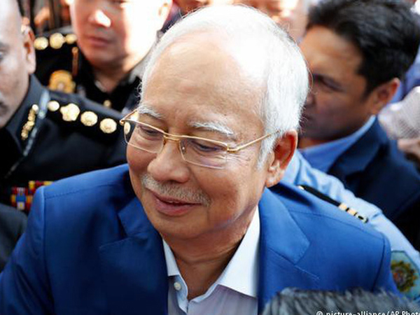 Nóng: Cựu thủ tướng Malaysia Najib Razak bị bắt giữ tại nhà riêng