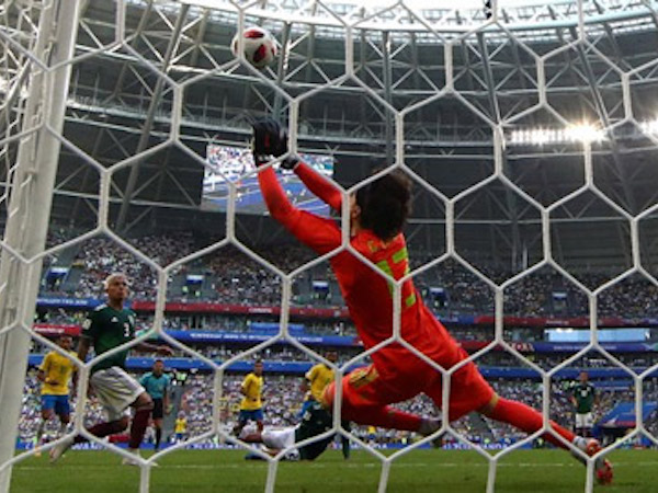 Thủ môn Mexico lập kỷ lục cứu thua tại World Cup 2018