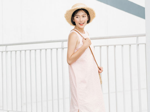 Xoa dịu cả tuần nắng nóng như đổ lửa bằng 18 mẫu váy liền sát nách đến sở làm mỗi ngày