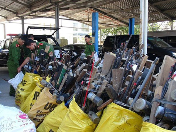 Công an Quảng Nam vận động dân giao nộp cả ngàn khẩu súng