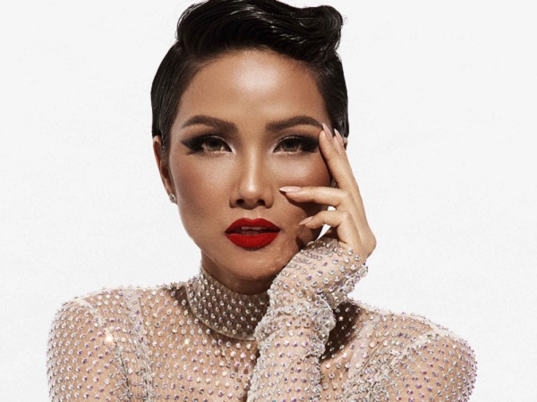 Hoa hậu H'Hen Niê đau đầu chọn lựa trang phục dân tộc để chinh chiến ở Miss Universe 2018
