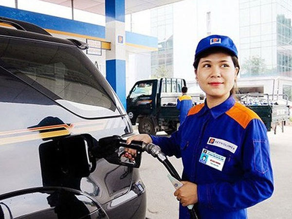 Giá xăng tăng liên tục: Áp thuế kịch trần, nguy cơ khó lường
