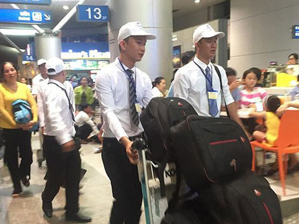 Hàng không lại đua nhau tăng phí dịch vụ