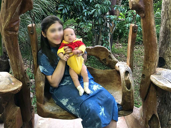 Khoe luyện được con 'ăn cả thế giới', 7 tháng ăn bánh chưng, ăn luôn thịt chuột, thằn lằn, mẹ trẻ bị ném đá dữ dội
