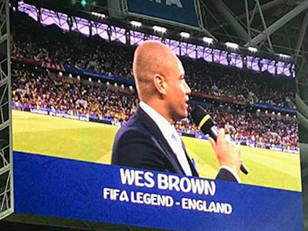 NHM ngán ngẩm khi Wes Brown được giới thiệu là huyền thoại FIFA