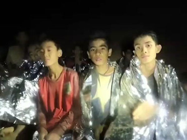 Video: Những hình ảnh mới nhất của đội bóng Thái bị kẹt trong hang