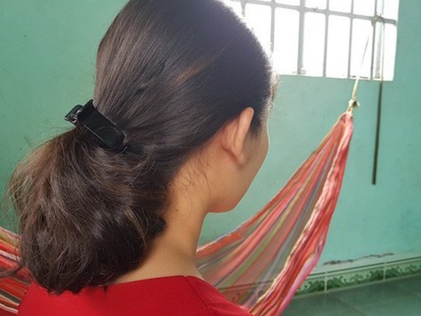 Cho thôi việc phó trưởng công an xã bị tố sàm sỡ thiếu nữ 16 tuổi