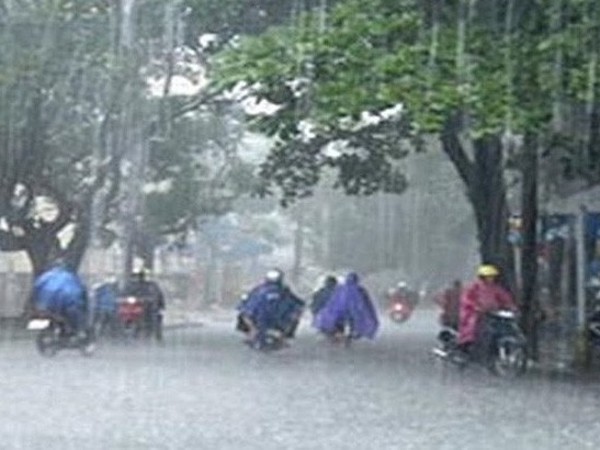 Chuyên gia khí tượng: Hết nắng nóng, miền Bắc đối diện với dông lớn khả năng có tố, lốc