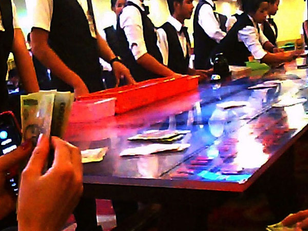 Đi casino, chỉ alô là có xe đến rước