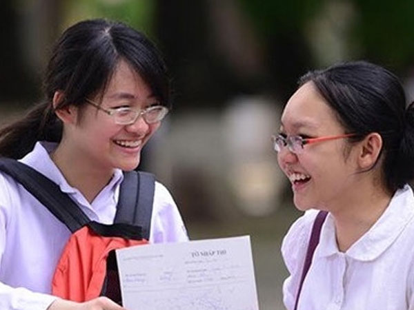 Hà Nội: Điểm chuẩn lớp 10 hạ, rớt thành đỗ, phụ huynh đôn đáo làm hồ sơ