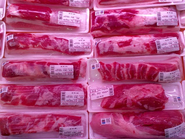 Lương cơ bản vừa tăng, giá thực phẩm cũng tăng chóng mặt