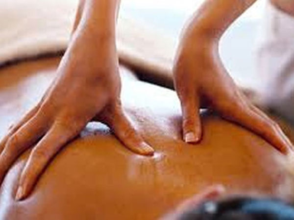 Nhiều quý ông sập bẫy 'kỹ thuật viên massage'