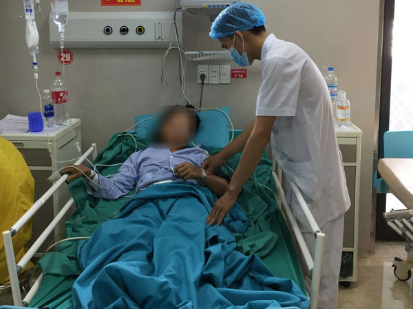 2 ngày không đi đại tiện, người đàn ông phải cắt 1m ruột hoại tử