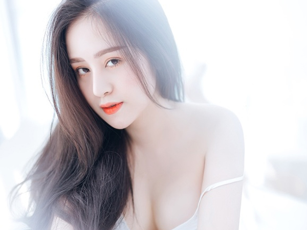 Bà Tưng Huyền Anh tái xuất, tung bộ ảnh liêu trai khoe vòng 1 "đốt mắt"