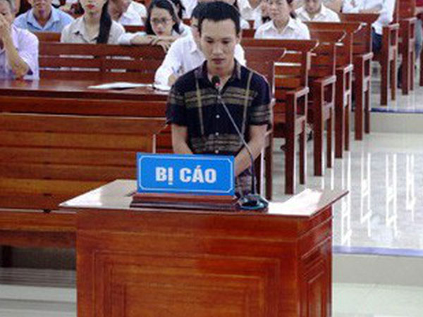 Kẻ giết bạn chôn xác dưới nền nhà bất ngờ thay đổi lời khai trước vành móng ngựa