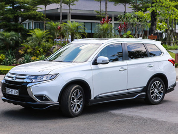 Mitsubishi Outlander giảm giá 51 triệu đồng