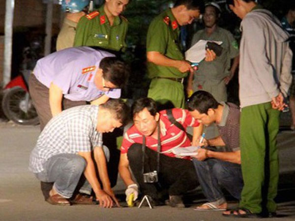 Người đàn ông đâm chết bạn nhậu rồi tới công an đầu thú