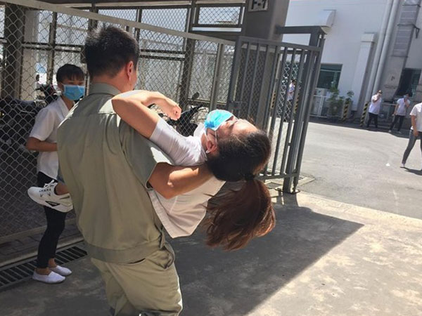 Quảng Ninh: 38 công nhân bất ngờ bị ngất nghi bị hít phải khí độc