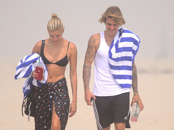 Trong khi Hailey Baldwin thể hiện sự 'chiến thắng' trong mối quan hệ với Justin Bieber thì Selena Gomez tỏ ra phớt lờ, không quan tâm