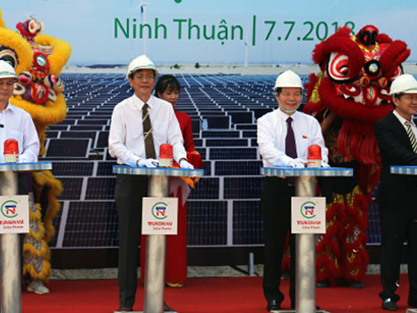 Khởi công Nhà máy điện mặt trời lớn nhất Việt Nam