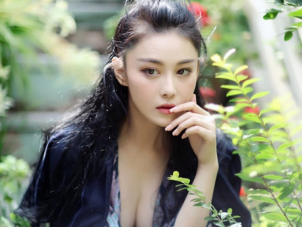 'Lý Mạc Sầu' Trương Hinh Dư hẹn hò lính đặc công chống khủng bố