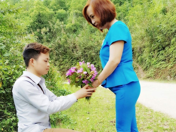 Mối lương duyên kỳ lạ của người phụ nữ 61 tuổi và chàng trai 26 tuổi ở Cao Bằng