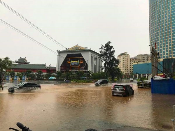 Mưa giải nhiệt, Hạ Long lại ngập thành 'ao'