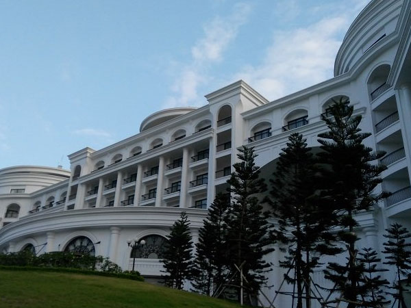 Tăng giá điện để bù cho người ở biệt thự, khách sạn?