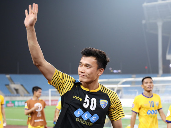 Bùi Tiến Dũng sang Nga trao giải cầu thủ hay nhất bán kết World Cup