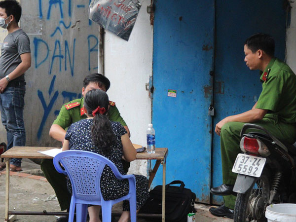 Người đàn ông đâm chết bạn trong cuộc nhậu rồi gọi điện báo cho chủ phòng trọ