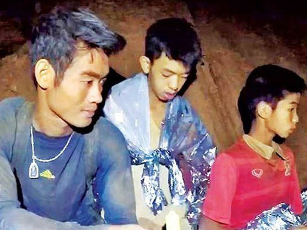 Sinh nhật lần thứ 15 trong hang tối
