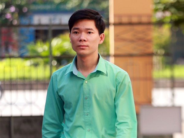 Vì sao bác sĩ Hoàng Công Lương có hai lệnh cấm đi khỏi nơi cư trú?