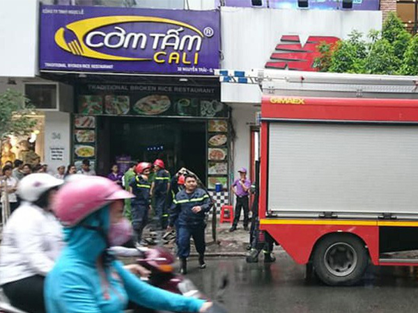 Cháy quán cơm tấm Cali giữa Sài Gòn, nhiều thực khách tháo chạy