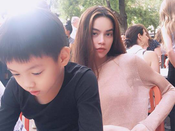Hà Hồ xác nhận chuyến đi của hai mẹ con tại Mỹ chỉ có 'những người bạn'
