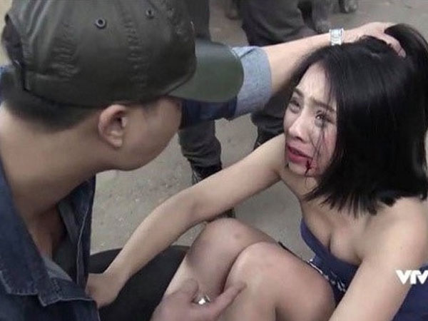 Hot girl cổ vũ World Cup được chú ý khi đóng 'Quỳnh búp bê'