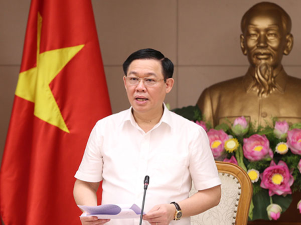 Phó thủ tướng: Tăng thuế, có thể ngừng trích Quỹ bình ổn để giữ giá xăng