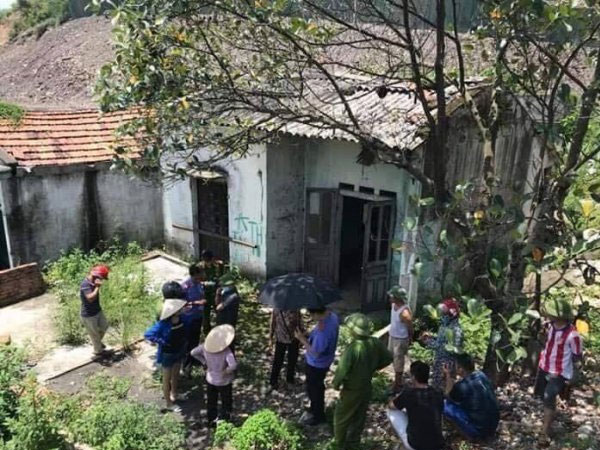 Bàng hoàng phát hiện thi thể người đàn ông đang phân hủy trong ngôi nhà hoang