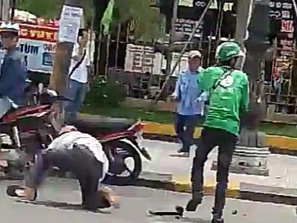 GrabBike và xe ôm truyền thống hỗn chiến, một người bị thương
