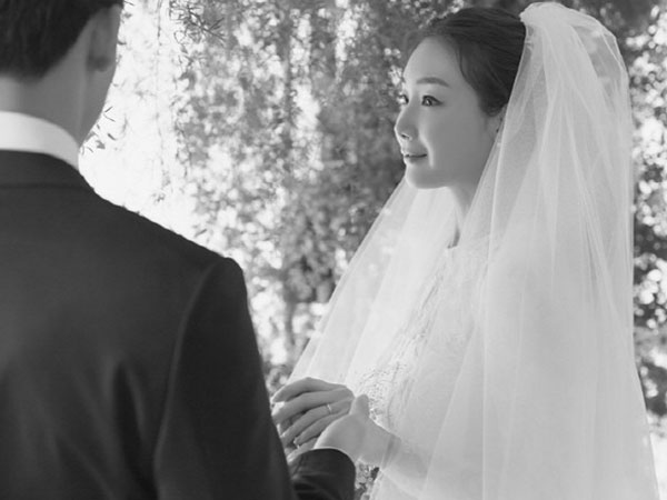 Hết G-Dragon và Mino, Dispatch 'bóc' danh tính thật của chồng Choi Ji Woo: Không phải là nhân viên bình thường