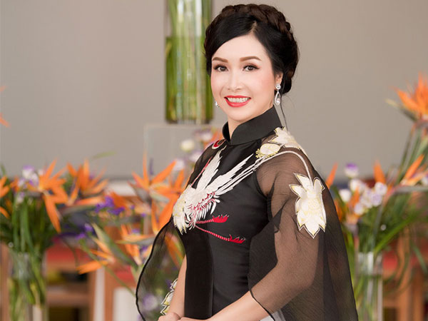 Hoa hậu đầu tiên của Việt Nam: 'Tôi có một người chồng rất lạ'
