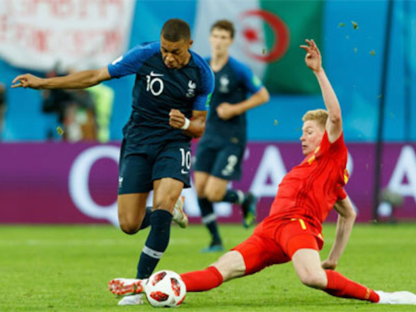 Mbappe lập kỷ lục rê bóng qua người ở tuyển Pháp