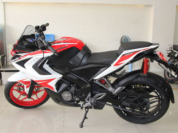Bajaj Pulsar RS200 2018 - môtô Ấn Độ giá 78 triệu tại Việt Nam