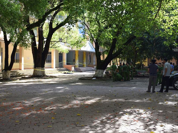 Bế tắc do nợ nần, người đàn ông vào trường học nhảy lầu tự tử