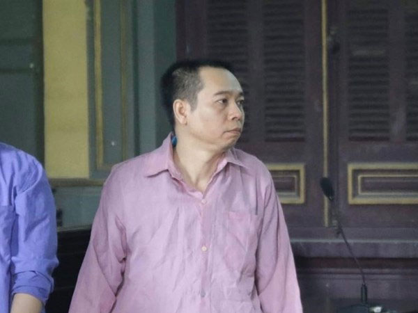 Con rể giết cha mẹ vợ ra tòa chỉ gật và lắc