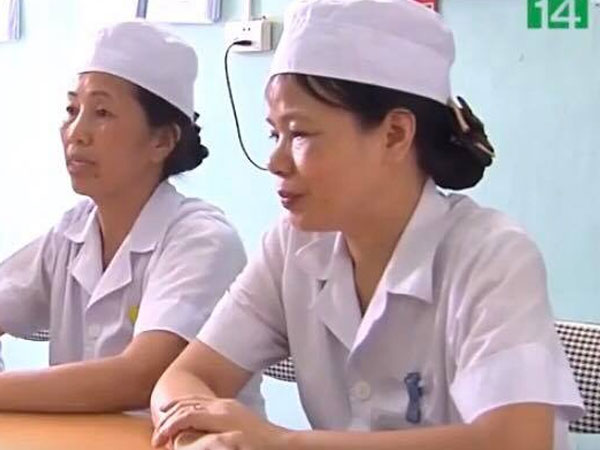 Hai nữ hộ sinh trao nhầm con liên tục khóc: 'Do nhầm tã lót chứ không cố tình tráo con'