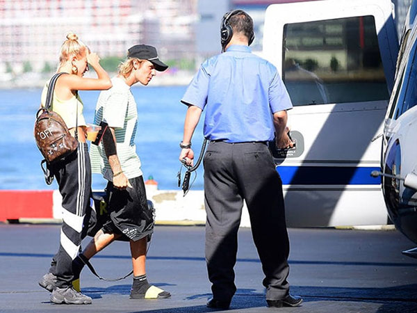 Justin Bieber về ra mắt gia đình bạn gái Hailey Baldwin