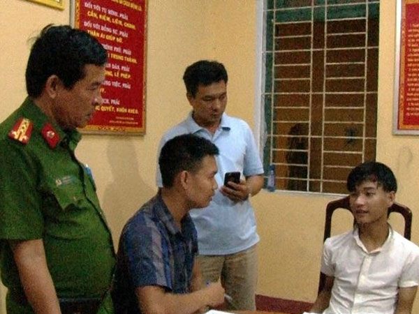 Nghi phạm 16 tuổi đâm trọng thương người, cướp tiền giữa trưa