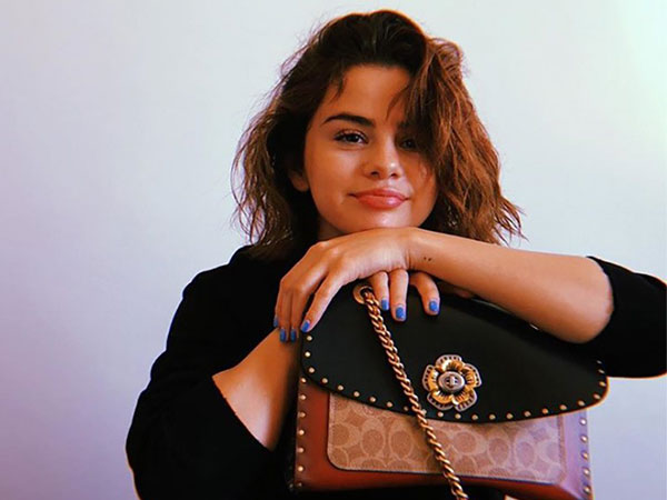 Selena Gomez mắt sưng húp, chúc phúc Justin Bieber và mong điều tốt nhất cho người cũ