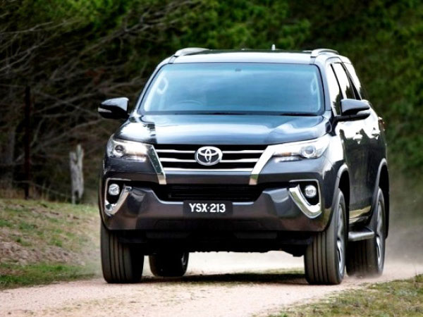 Triệu hồi gấp Toyota Fortuner lỗi đường ống dẫn nhiên liệu